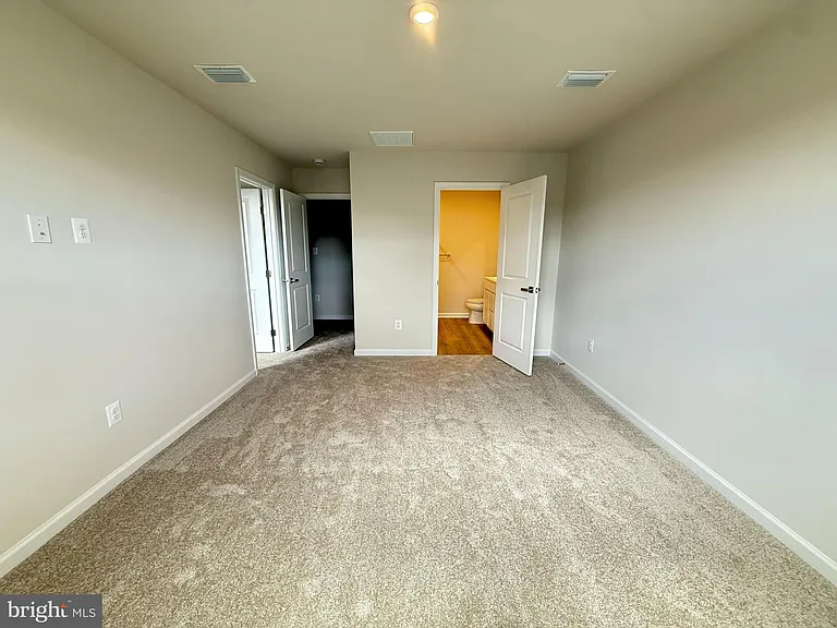 647 Laurelwood Cir — Photo 8
