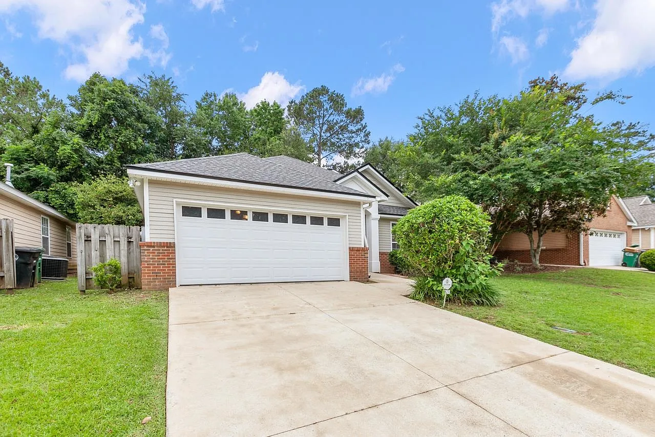 3 bed, 2.0 bath, 1502 sqft, $2,450 — Photo 2