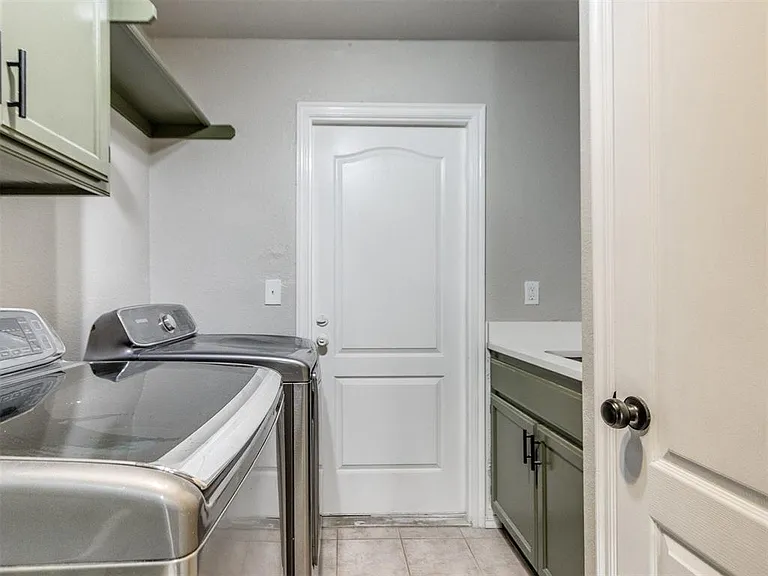 13300 S Robinson Ave — Photo 19