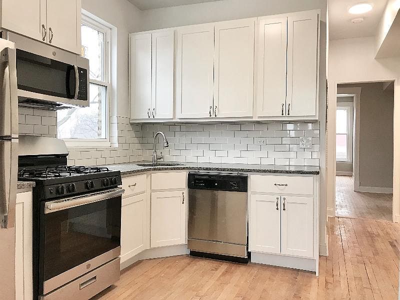 1st image of 3149 N Francisco Ave #2