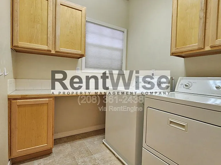 318 W Highland St — Photo 21