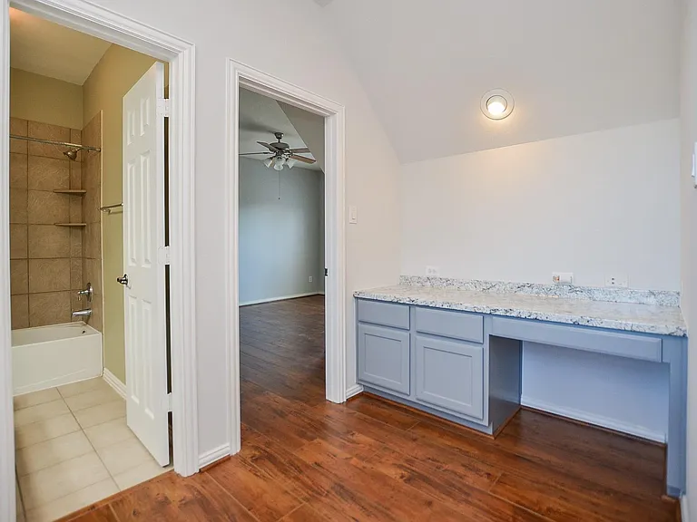4315 Village Forest Dr — Photo 37