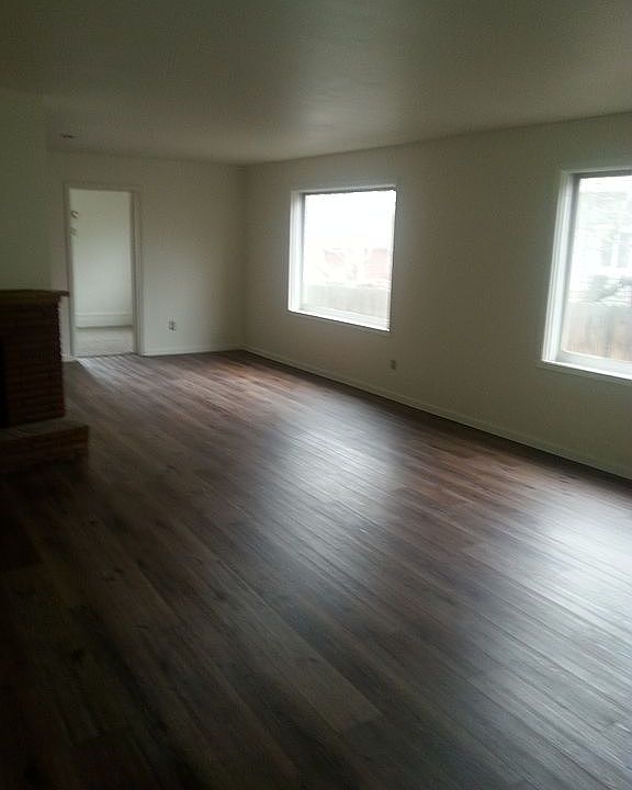 2nd image of 717 W Spofford Ave