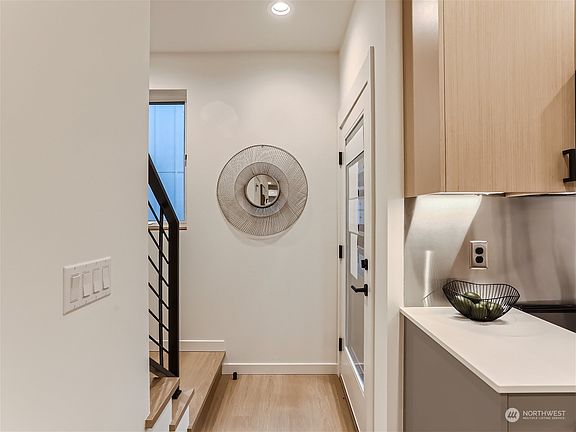 4th image of 10342 Wallingford Avenue N #B
