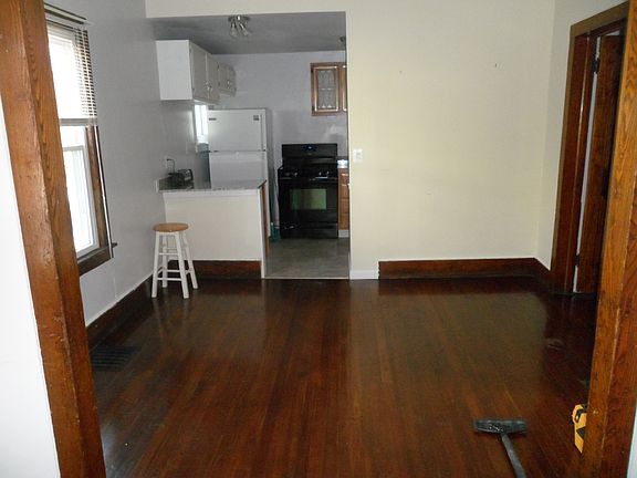 4th image of 89 Sergeant St