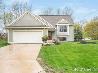 325 Alewa Dr NW, Grand Rapids, MI 49504