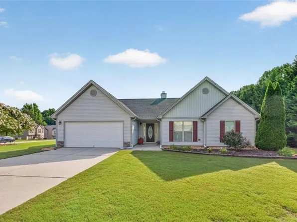 1411 Silvergate Way, Winder, GA 30680