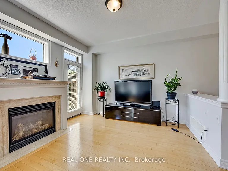 1126 Woodington Ln — Photo 15