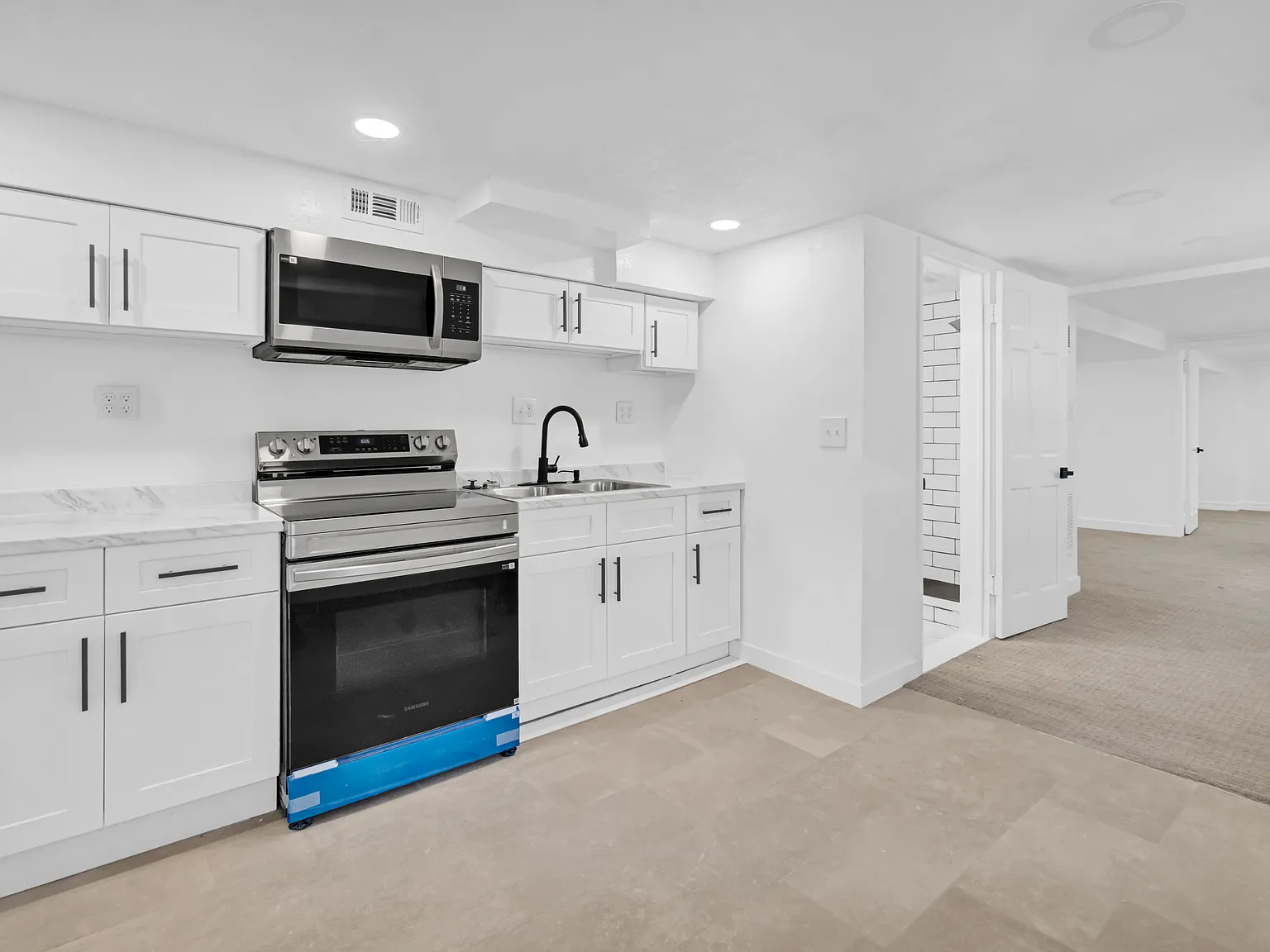 3 bed, 1000 sqft, $2,000 — Photo 2