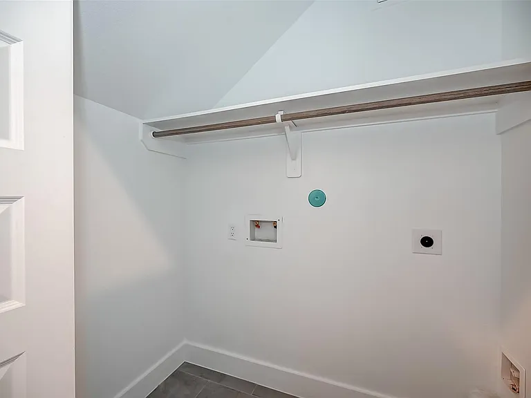 1718 Hardy St — Photo 8