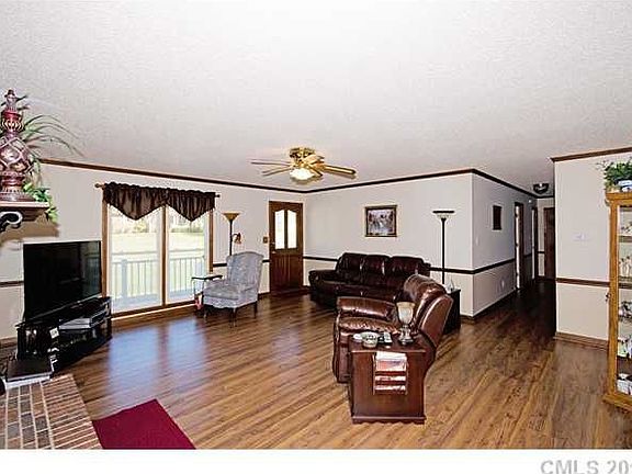 4th image of 1209 N Hill Dr