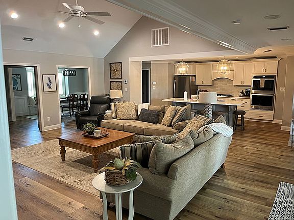 5th image of 2604 Pebblewood Dr