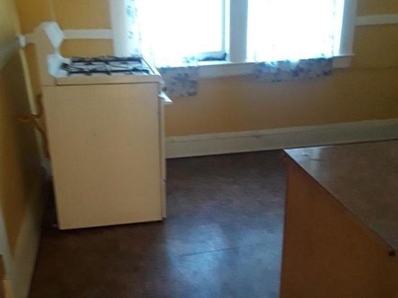 2nd image of 14704 Alder Ave APT 4