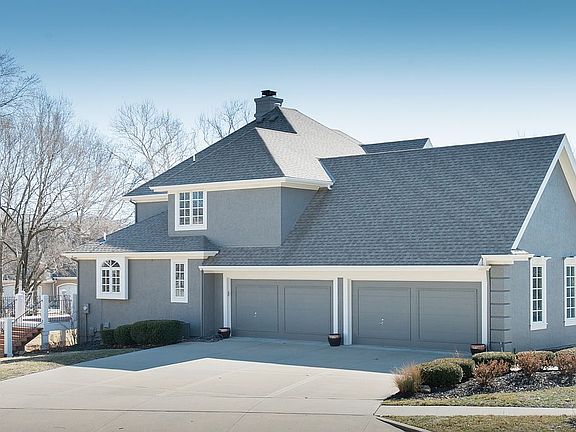 Spacious 4 car garage