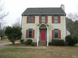 305 Pineview Dr, Zebulon, NC 27597
