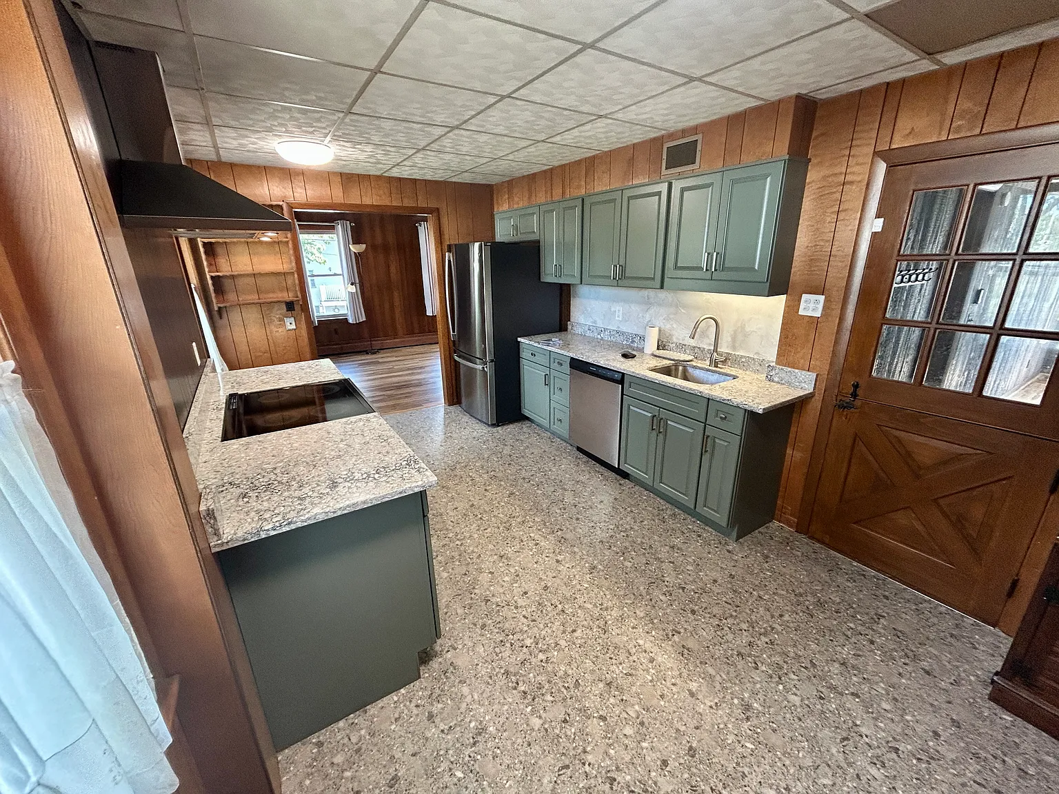 3 bed, 1.5 bath, 1900 sqft, $2,500 — Photo 3
