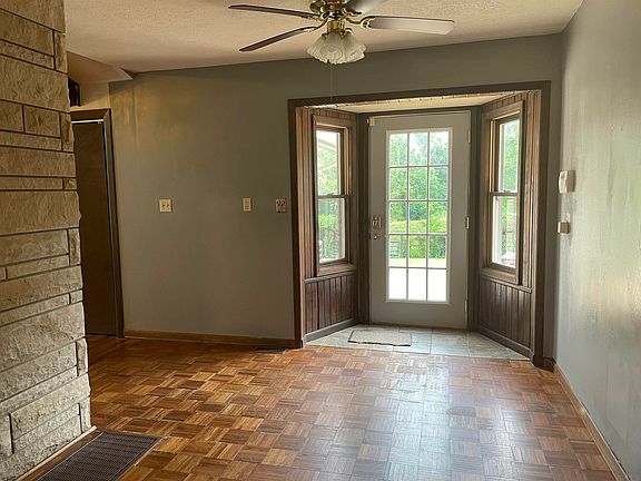 4th image of 2100 Todd Ln
