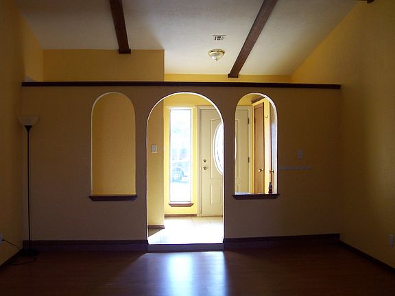 5th image of 2902 NE Bellevue Cir