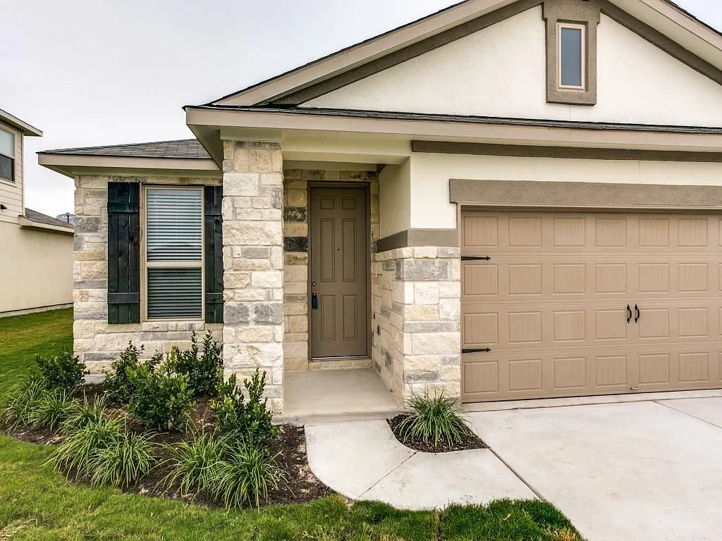 3 bed, 2.0 bath, 1676 sqft, $1,995 — Photo 3