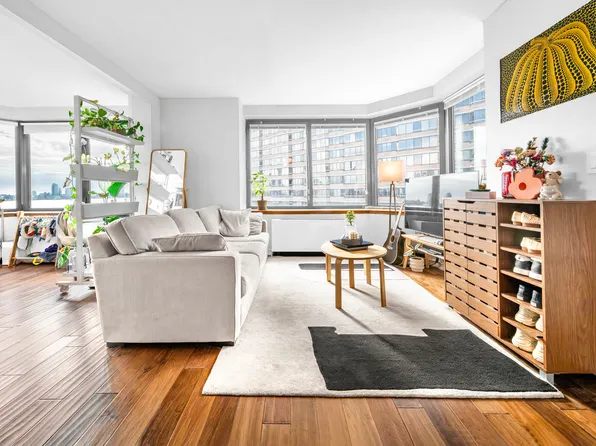 415 East 37th Street image 4 of 12