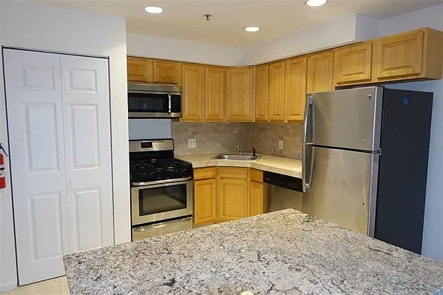 2 bed, 2.0 bath, $3,000 — Photo 4