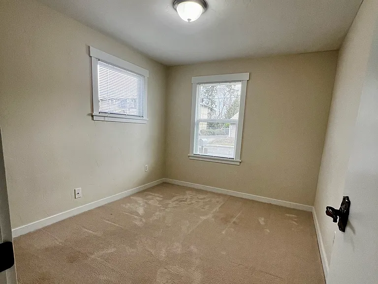 1127 Sleater Kinney Rd SE — Photo 7