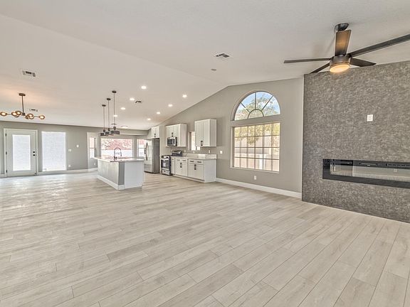 5th image of 1013 Gladiola Way