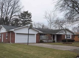 46 Crestview Dr, Chatham, IL 62629