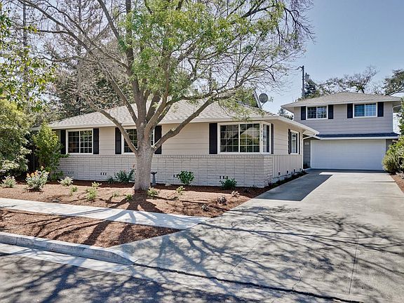 2nd image of 1074 Astoria Dr