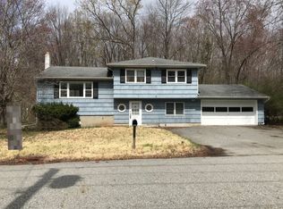 29 Eisenhower Dr, West Milford, NJ 07480
