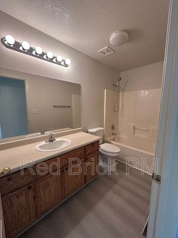 3 bed, 2.0 bath, 1250 sqft, $1,895 — Photo 4