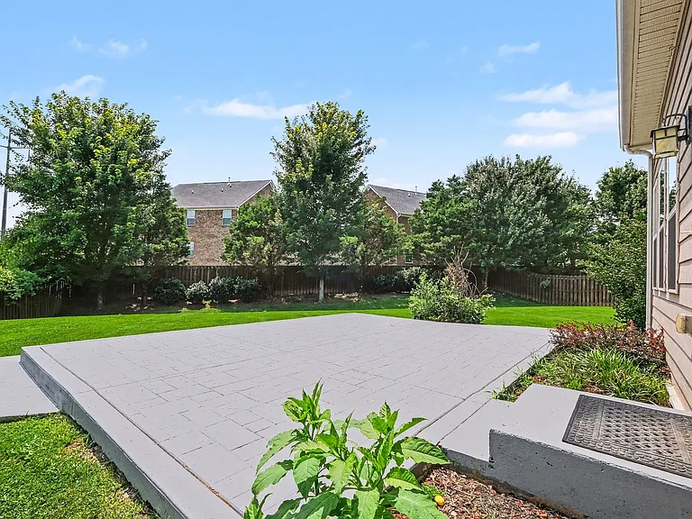 1046 Hemlock Dr — Photo 33