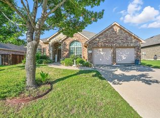 3015 Summerview Dr, Grand Prairie, TX 75052