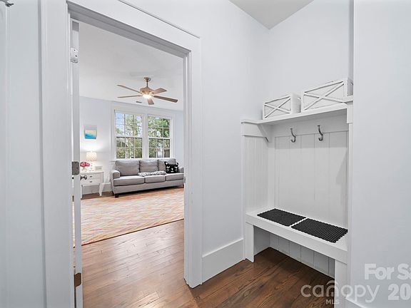 3rd image of 2828 Hillside Springs Dr