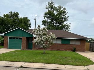 203 Mimosa St, Lake Jackson, TX 77566