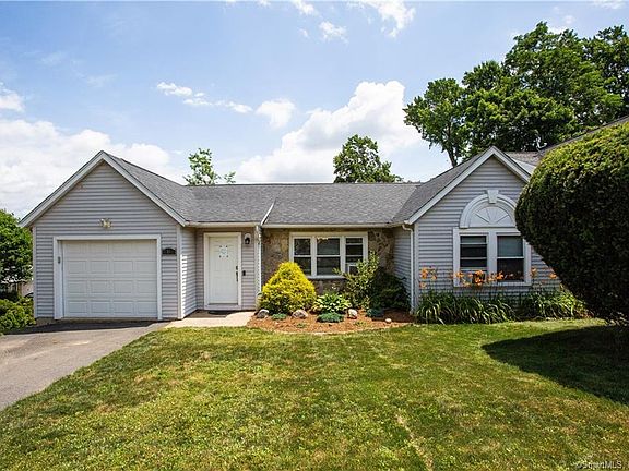 2nd image of 14 Tuscarora Pl