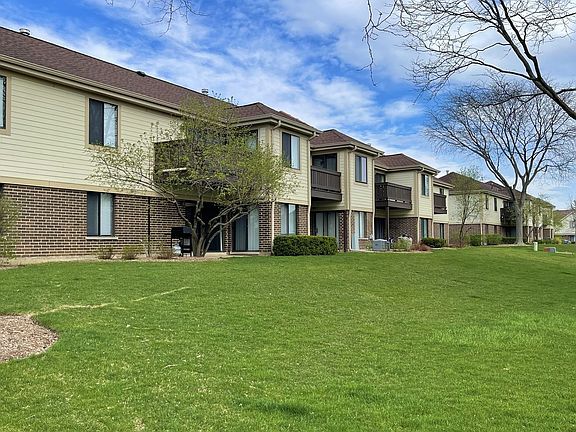 4th image of 819 E Carriage Ln Unit 4