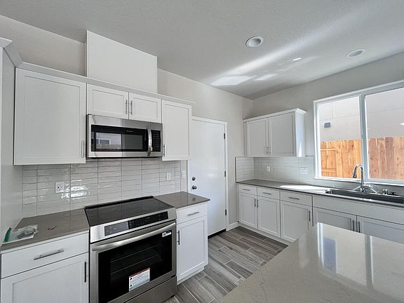 4th image of 2909 E Veleta Dr