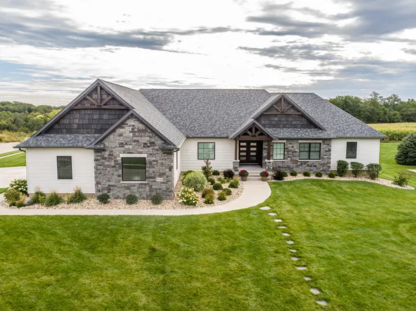 5123 Pigeon Creek Trl, Bettendorf, IA 52722