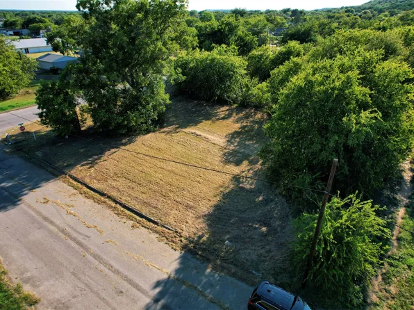812 SE 1st Ave, Mineral Wells, TX 76067