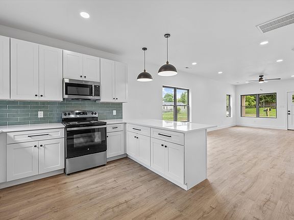5th image of 303 Tania Ln