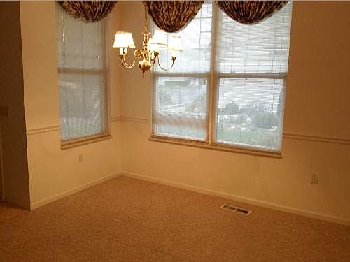 5th image of 2217 Langford Ln
