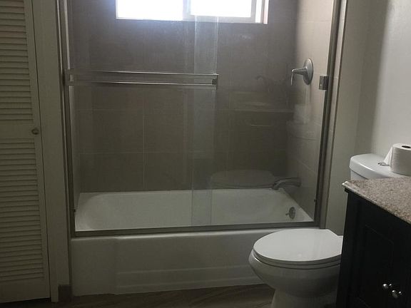 4th image of 1830 N La Brea Ave APT 8