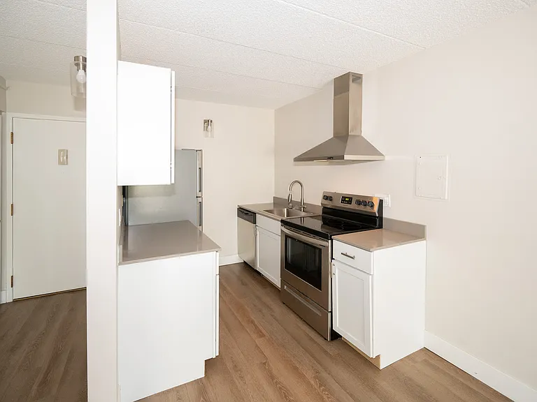 George Apartments - 625 3rd Street Southwest - 5 — Photo 7