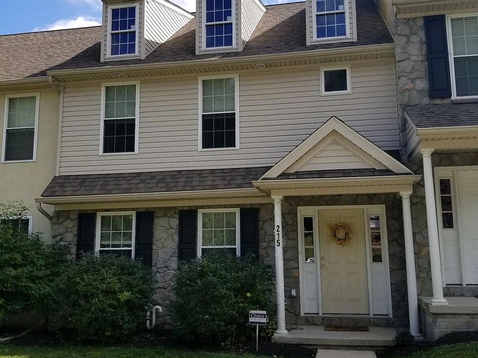 Front entrance - well landscaped!