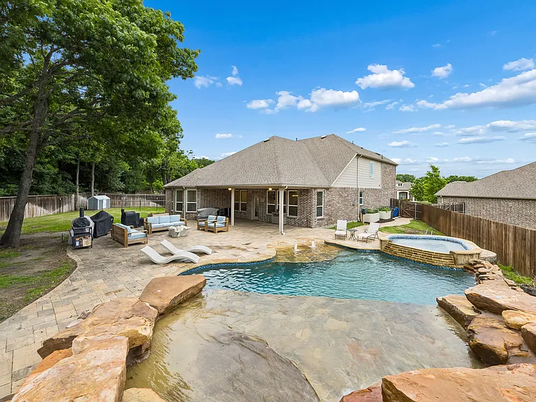 2200 Mountain Creek Ct — Photo 2