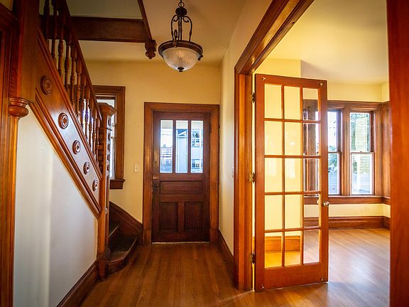 3rd image of 305 NE 7th St Unit B