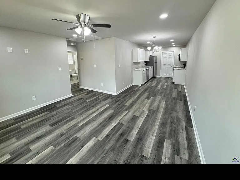 507 Young Ave #B — Photo 10