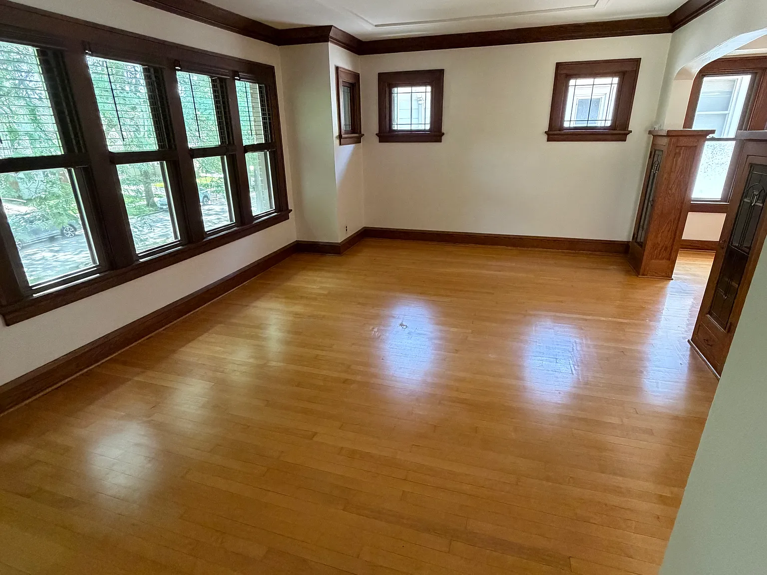 3 bed, 1250 sqft, $1,900 — Photo 2
