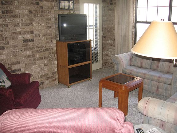 2nd image of 113 Larkspur Ave